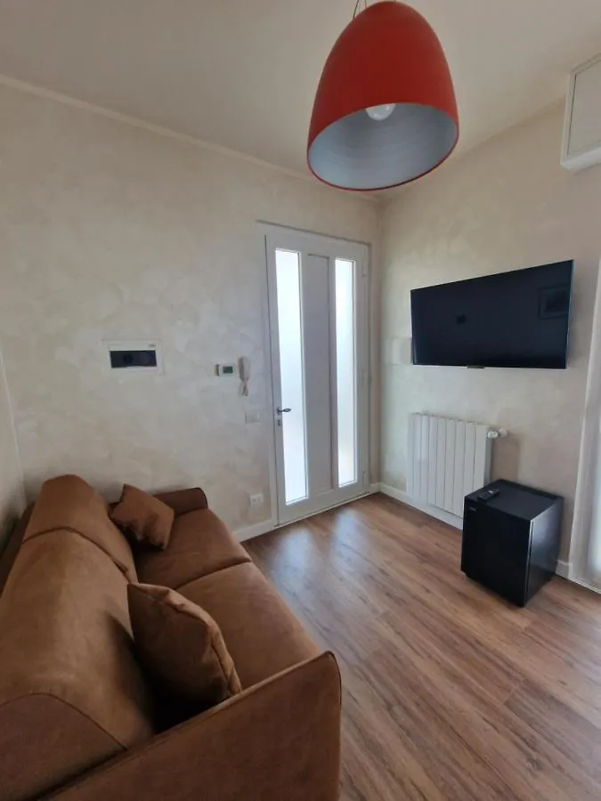 B&B A Due Passi Dal Lago Adro 0*,  Italien