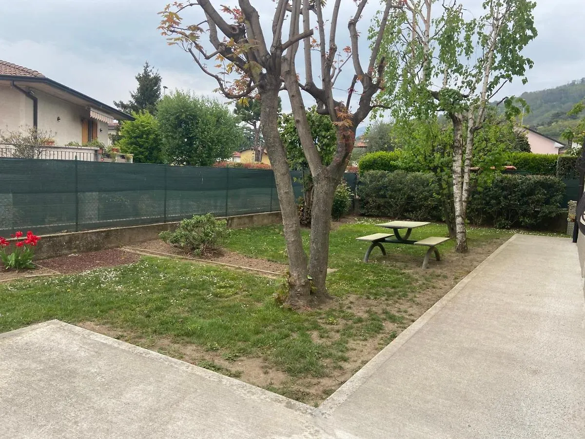B&B A Due Passi Dal Lago Adro Italien