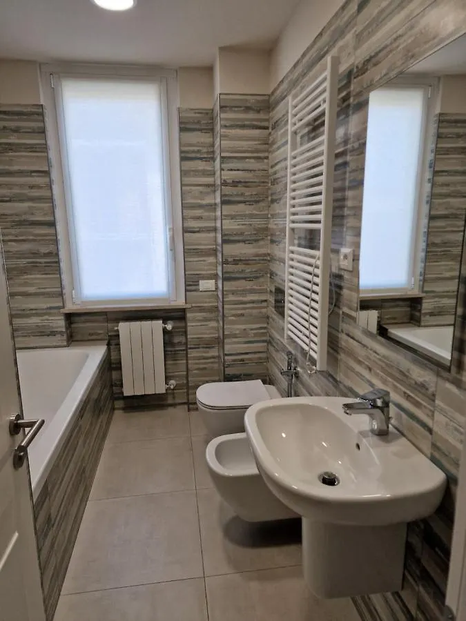 B&B A due passi dal Lago Adro 0*,